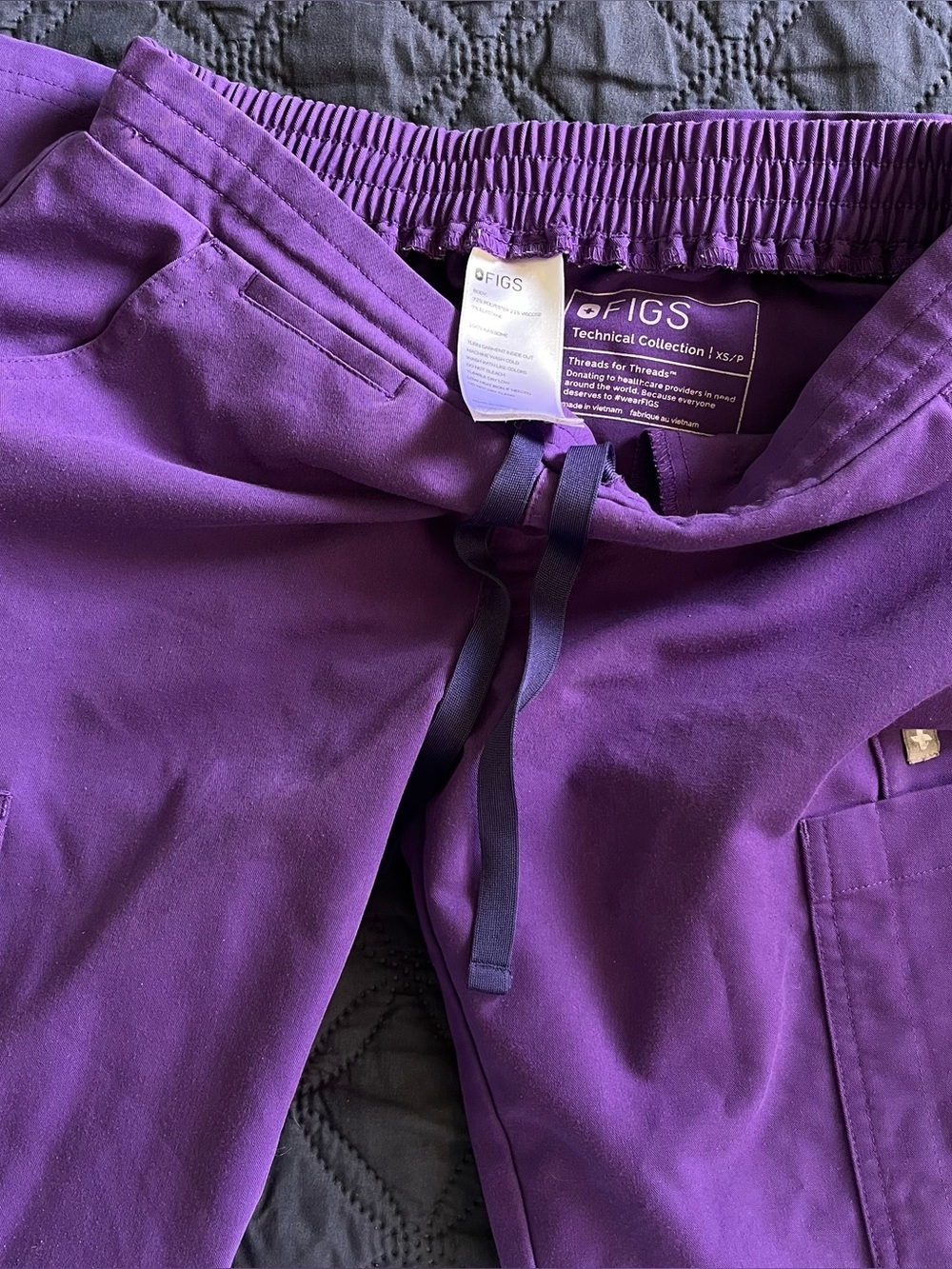 FIGS Technical Collection Scrub Pants Cargo Purple Womens XS Petite TW2000P